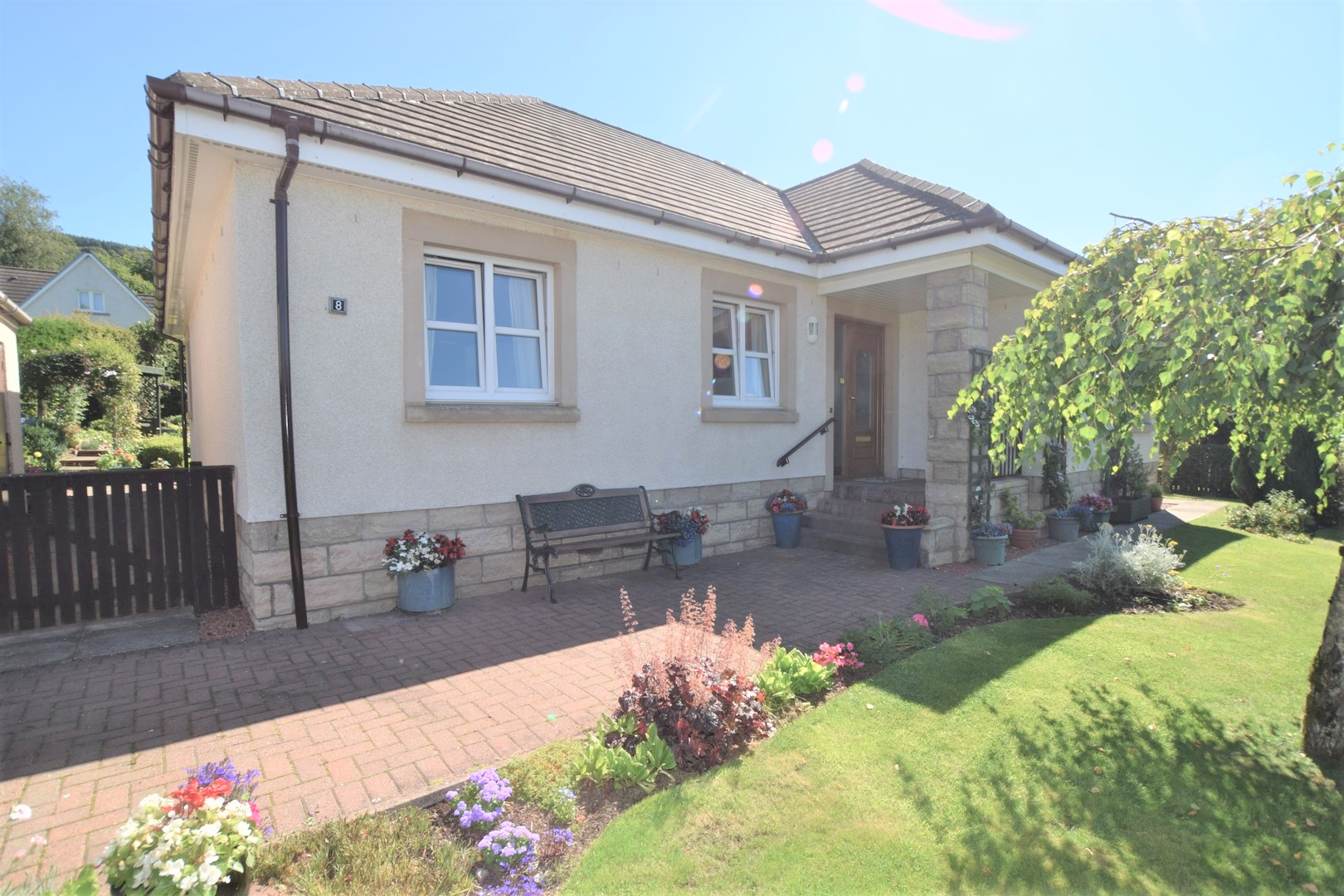 8 Auld Brig View, Auldgirth, Nr Dumfries, DG2 0XE